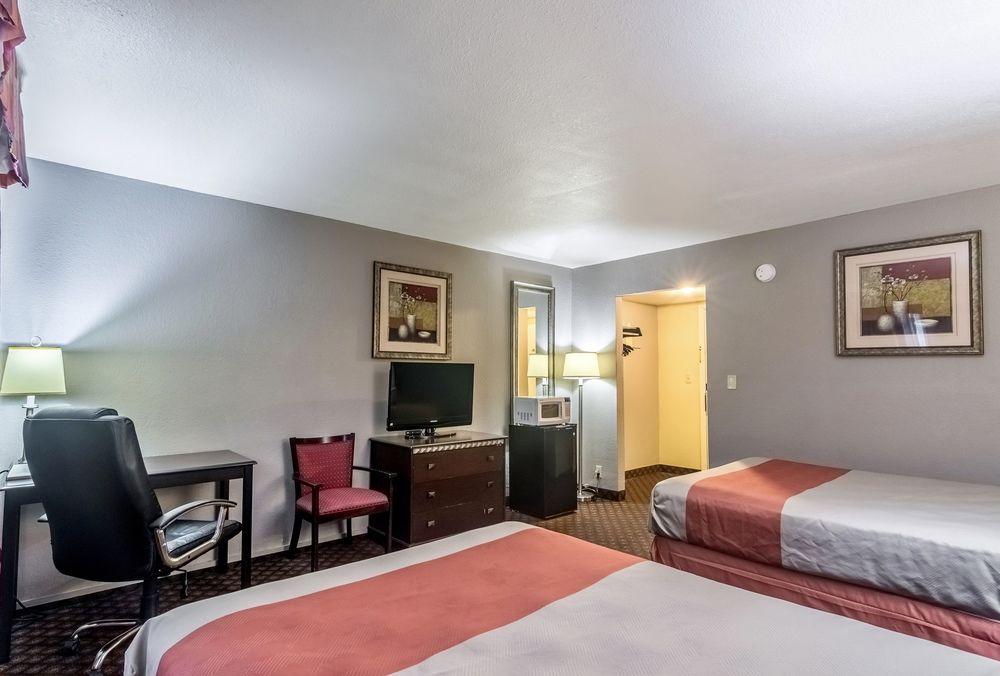 Oyo Townhouse Dodge City Ks المظهر الخارجي الصورة