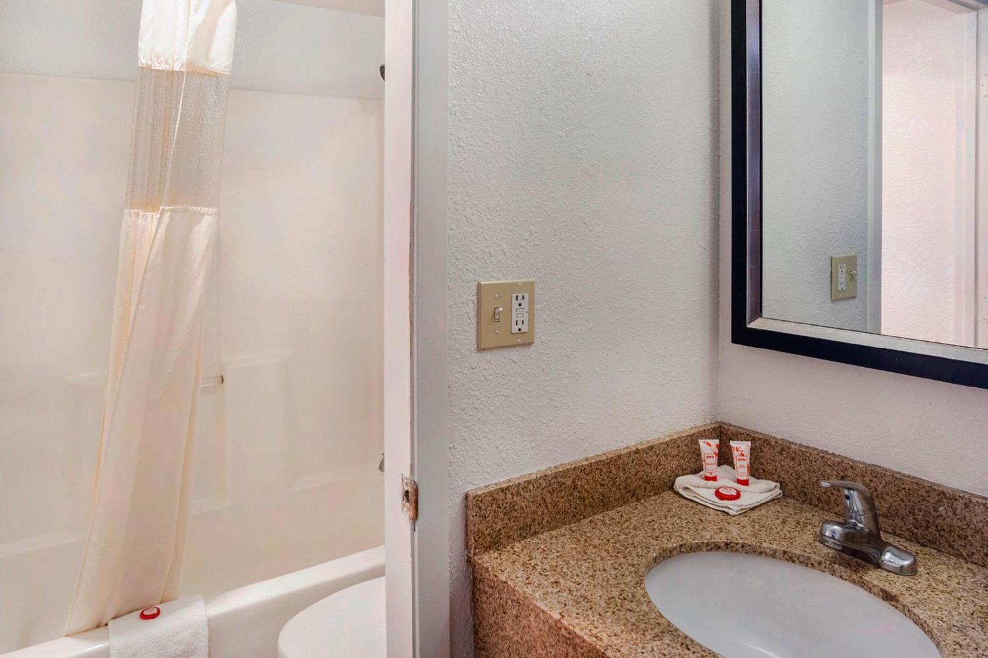 Oyo Townhouse Dodge City Ks المظهر الخارجي الصورة