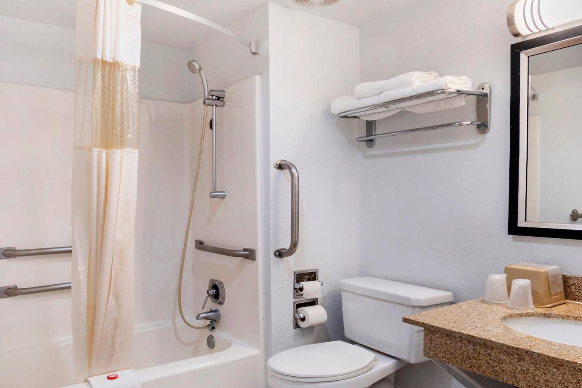 Oyo Townhouse Dodge City Ks المظهر الخارجي الصورة